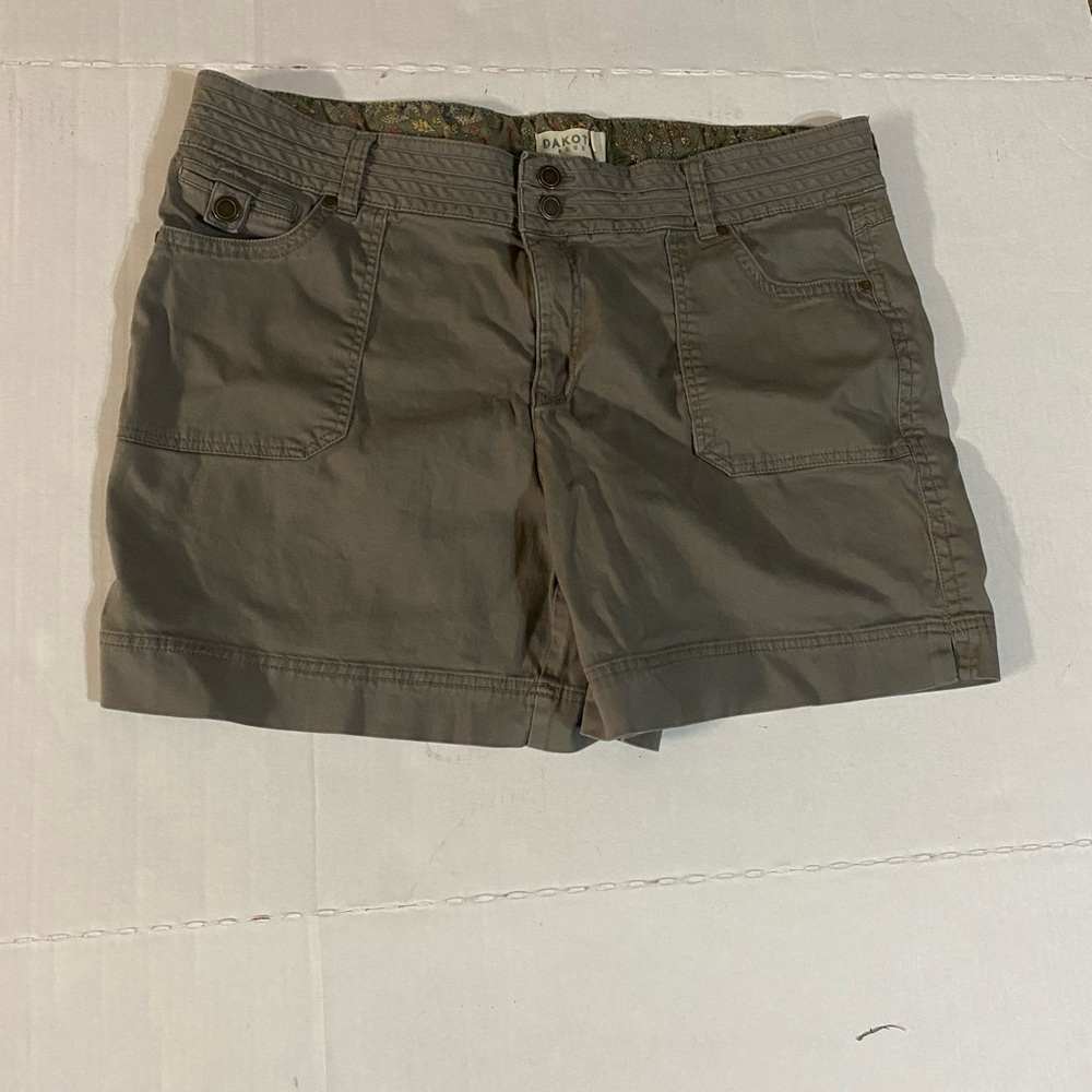 Green Cargo Shorts with Mid-Length Cut